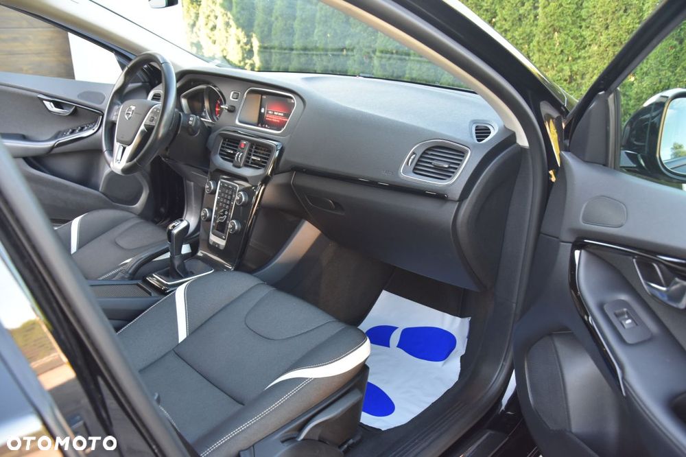 Volvo V40 T3 Momentum - 17