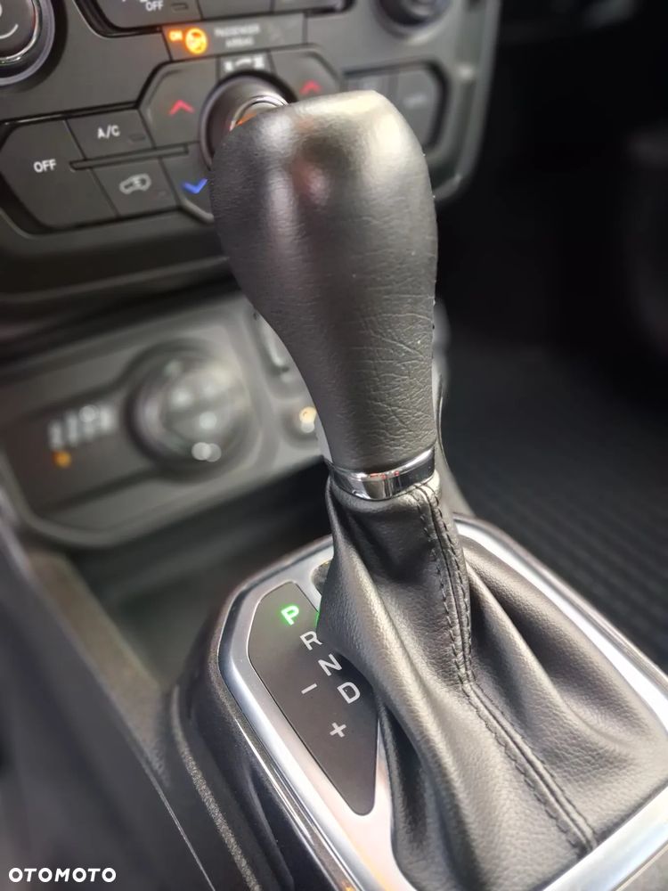 Jeep Renegade 1.3 T-GDI 4xe Automatik Limited - 27