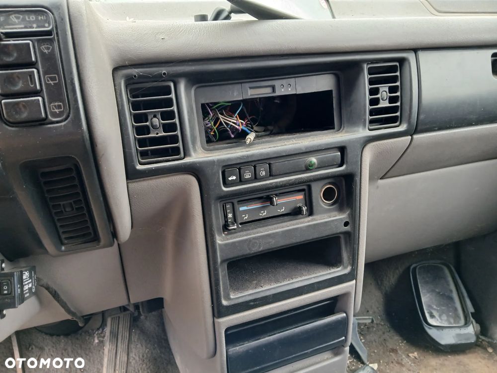 Chrysler Voyager II fotel fotele kanapa deska kokpit podsufitka boczek boczki klamka podłokietnik - 4