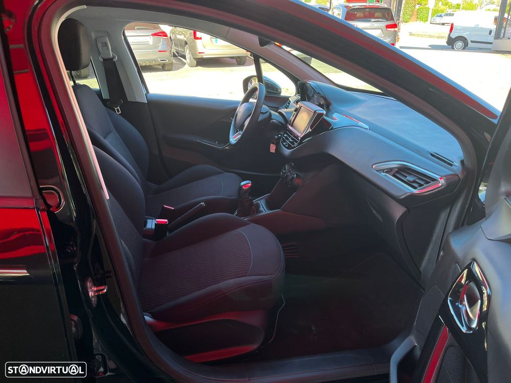 Peugeot 208 1.2 PureTech Active - 12