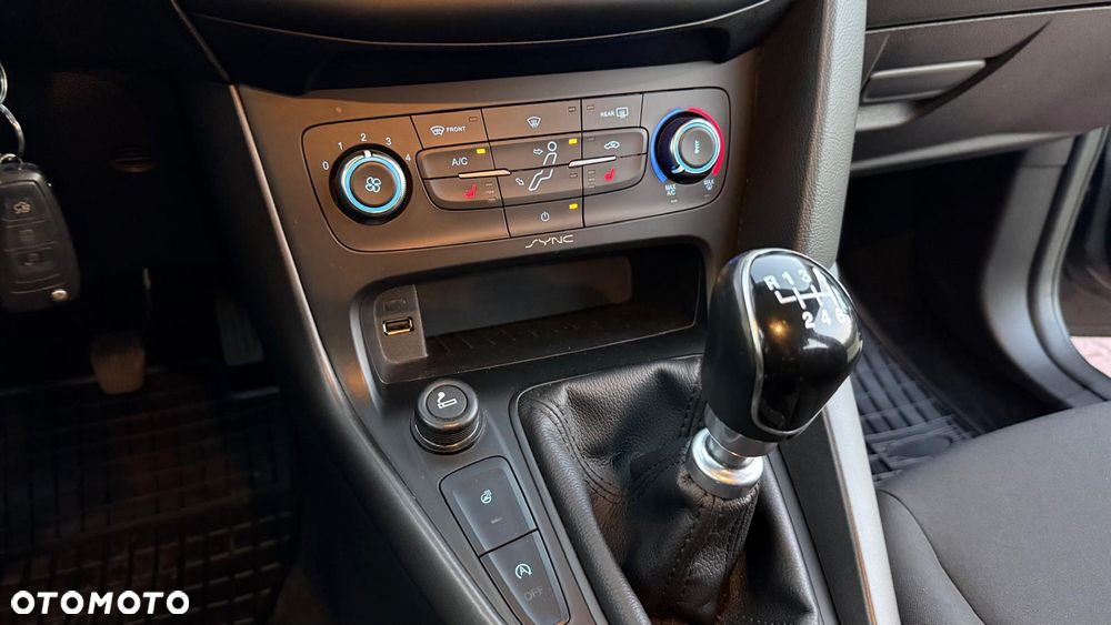 Ford Focus 1.0 EcoBoost Gold X (Trend) - 22