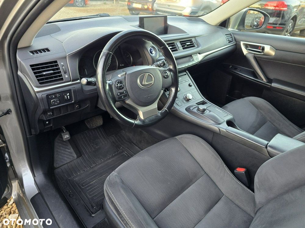 Lexus CT - 7