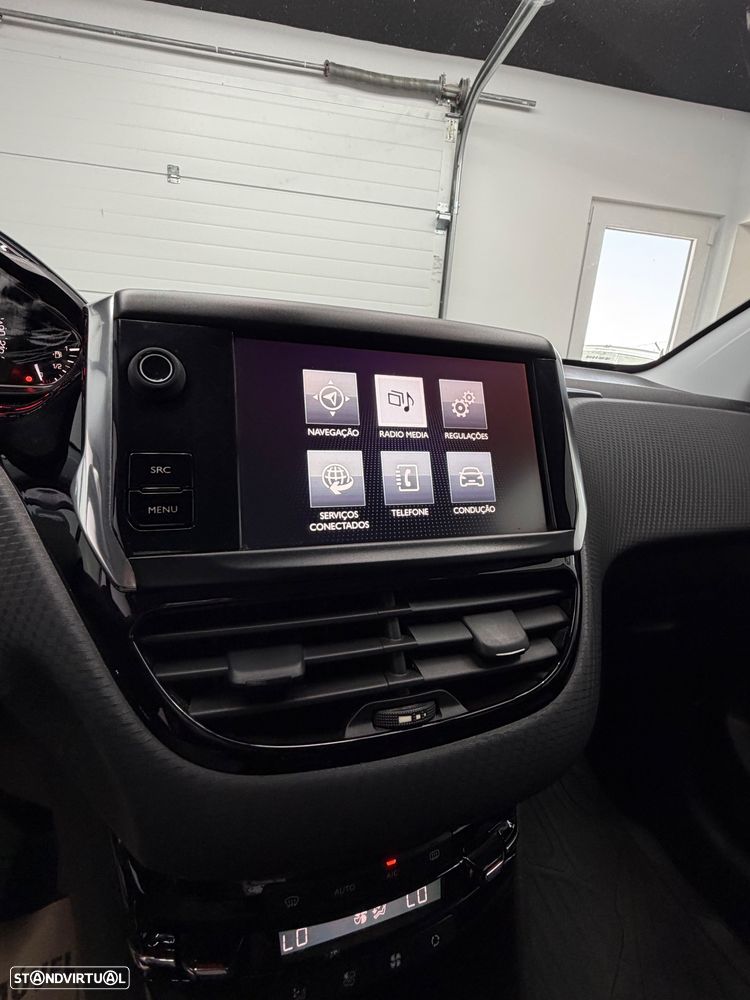 Peugeot 2008 1.2 PureTech Allure - 12