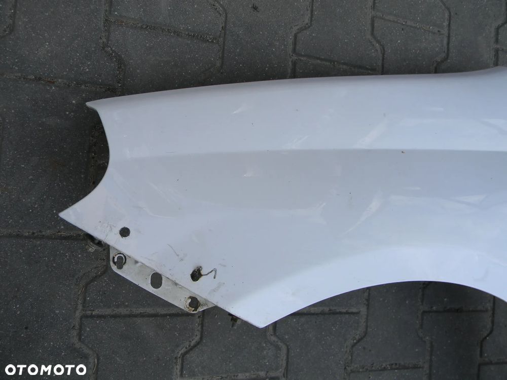 błotnik lewy przód FIAT GRANDE PUNTO biały - 2