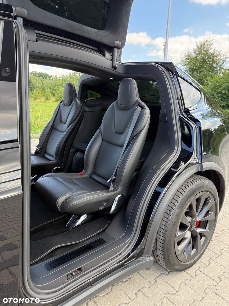 Tesla Model X Plaid - 12