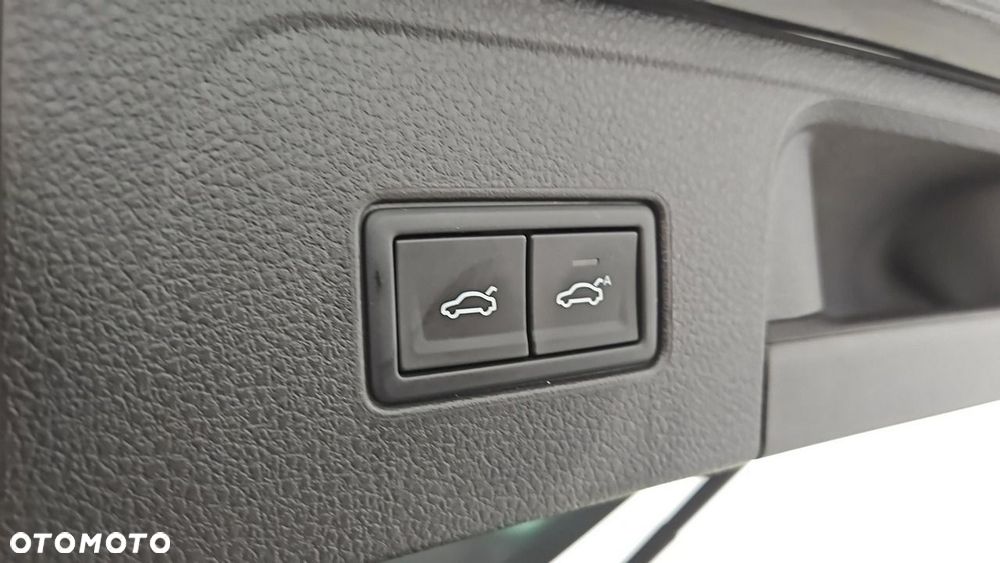 Volkswagen Passat Variant 2.0 TDI EVO Elegance DSG - 23