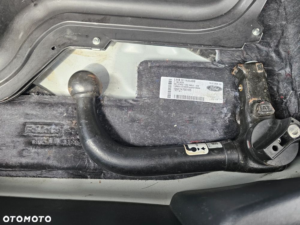Ford Kuga - 24
