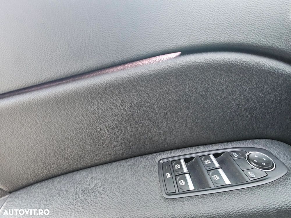 Renault Captur MHEV 140 Techno - 11