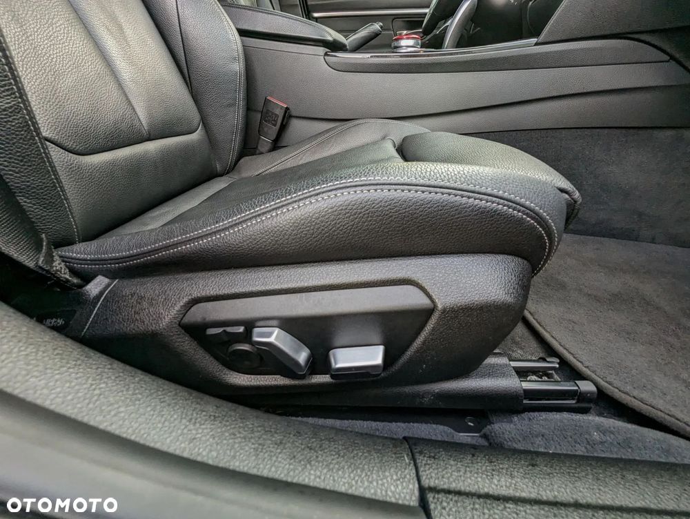 BMW Seria 3 330i xDrive Edition M Sport Shadow - 31