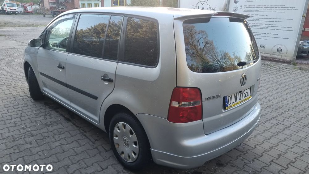 Volkswagen Touran 1.6 FSI - 8