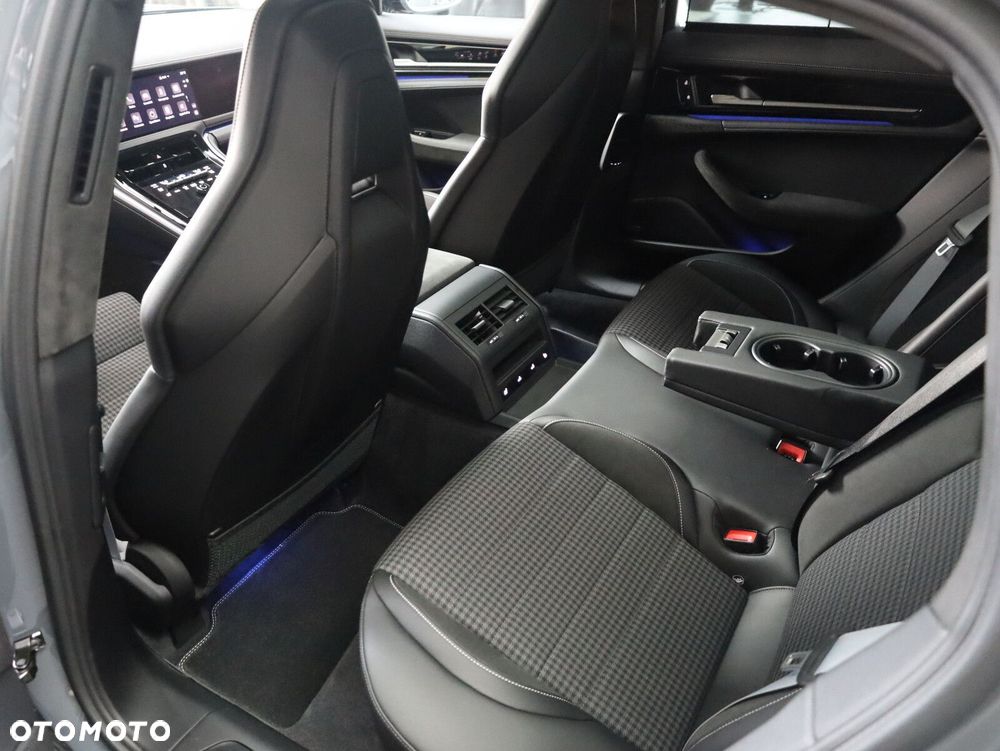 Porsche Panamera - 21