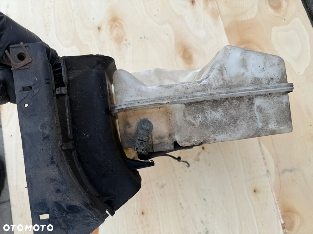 ZBIORNICZEK SPRYSKIWACZY BMW E61 E60 POMPKI 7148068 - 5