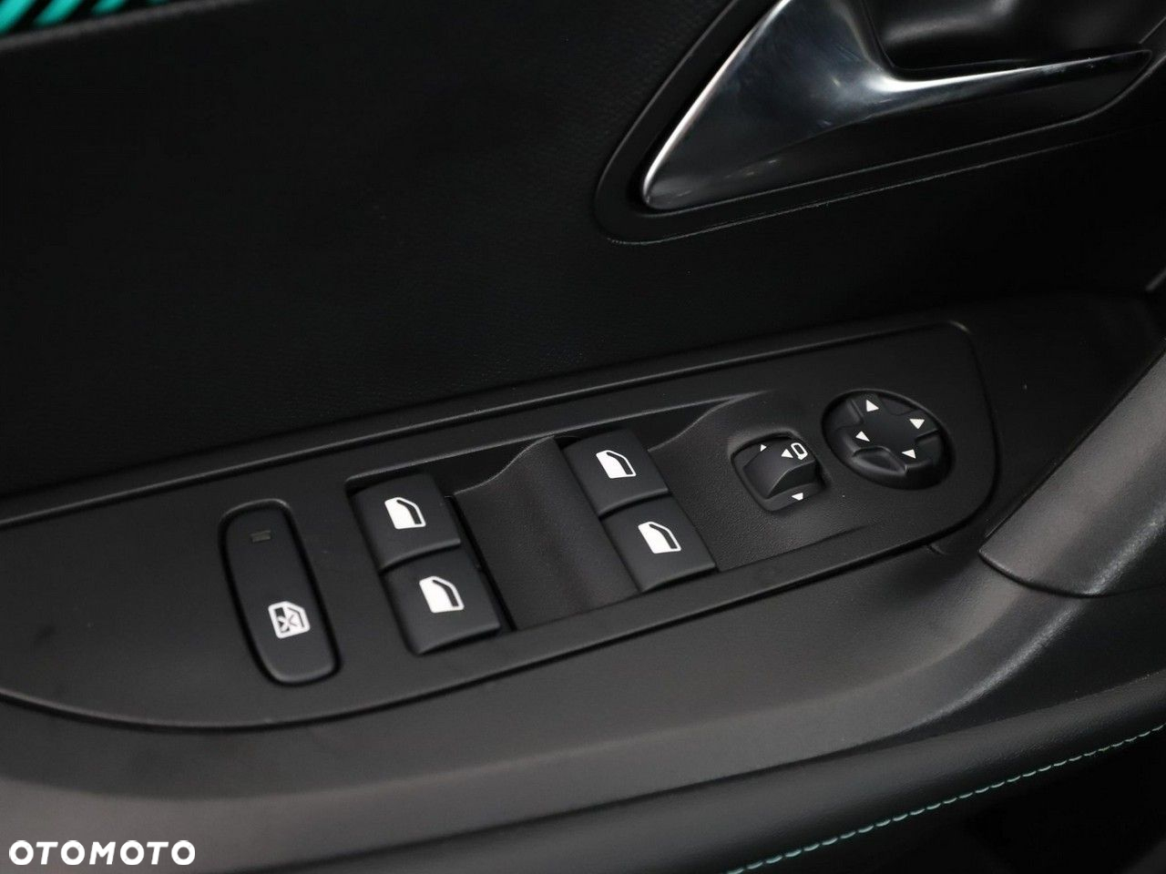 Peugeot 2008 PureTech 130 EAT8 Allure - 32