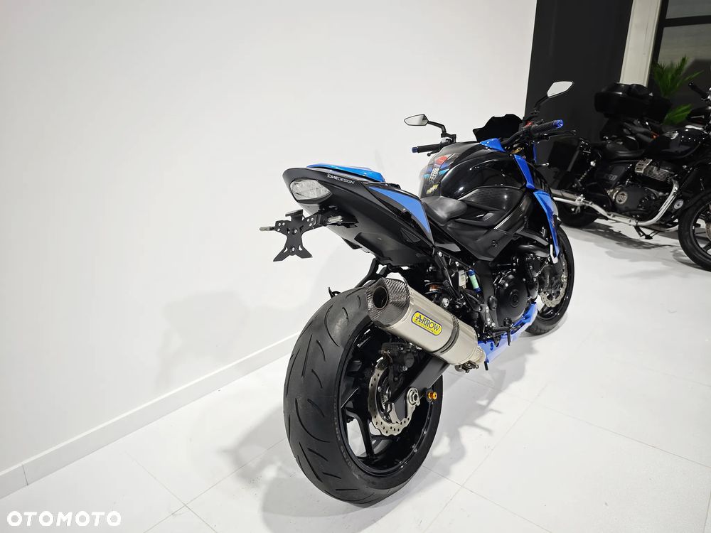 Suzuki GSX - 11