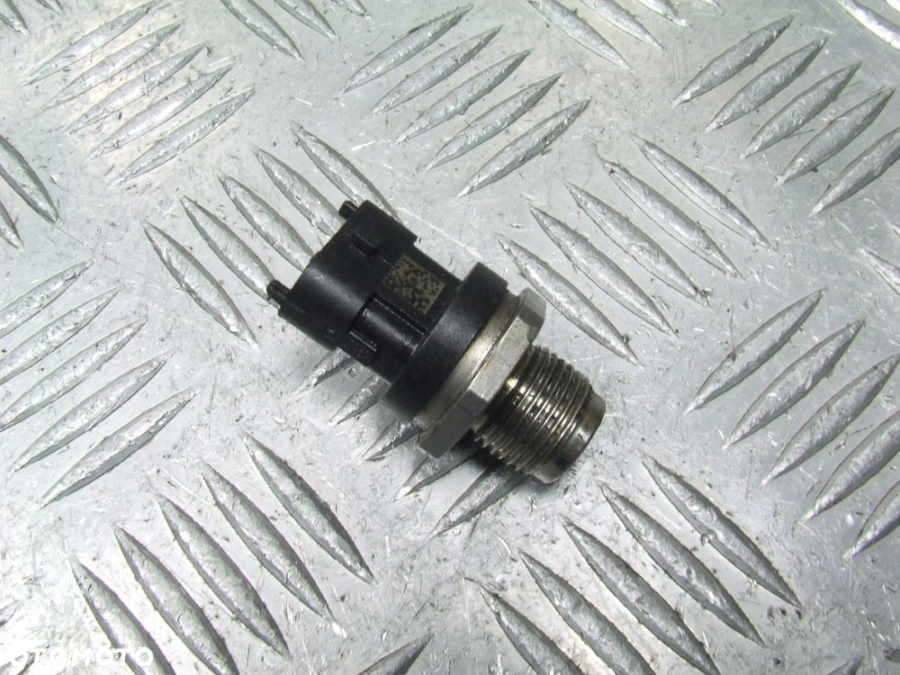 JAGUAR XF II 3.0 D CZUJNIK CIŚNIENIA PALIWA 0281006064 - 1