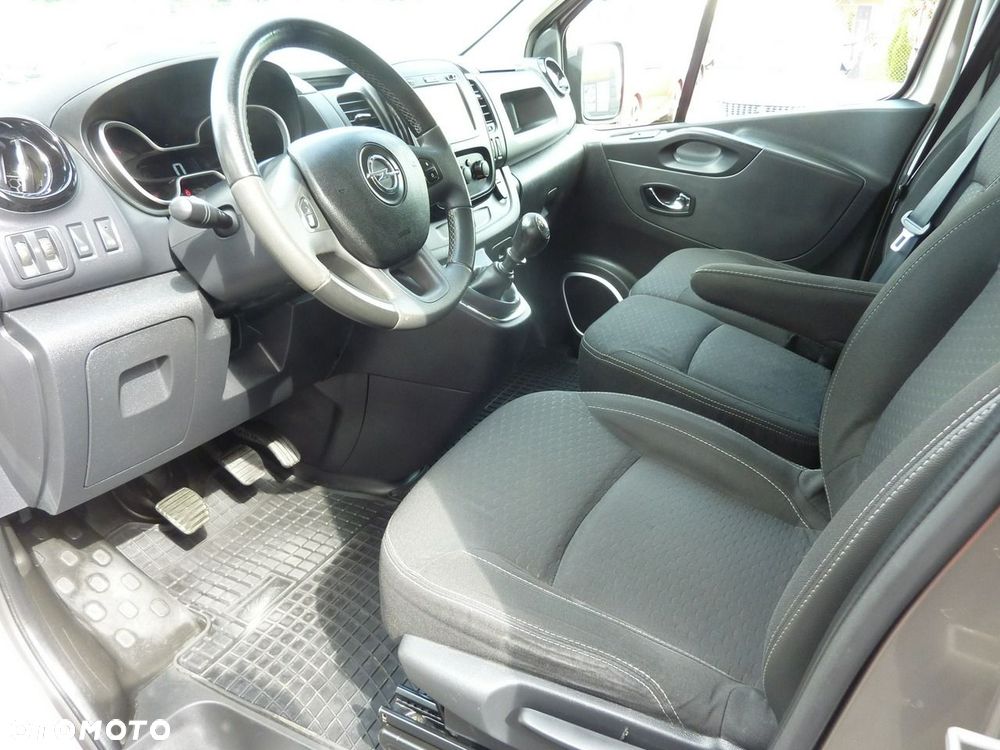 Opel Vivaro - 11
