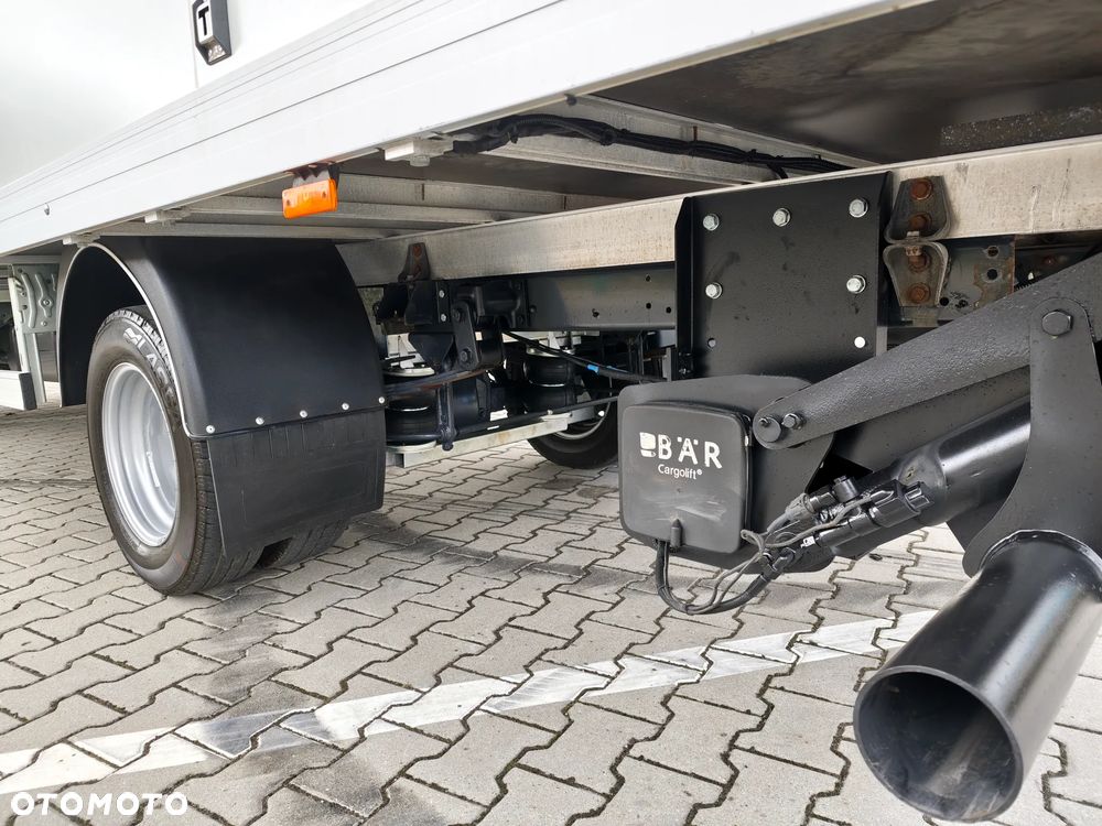 Iveco DAILY 3.0d 150KM** WINDA BAR 1000kg+UDT do 09.29r + STEROWANIE BEZPRZEWODOWE** Kontener 8-EuroPalet dł 425cm ** POLSKI SALON** 233 tyś KM** DMC do 3.5T kat.B** - 28
