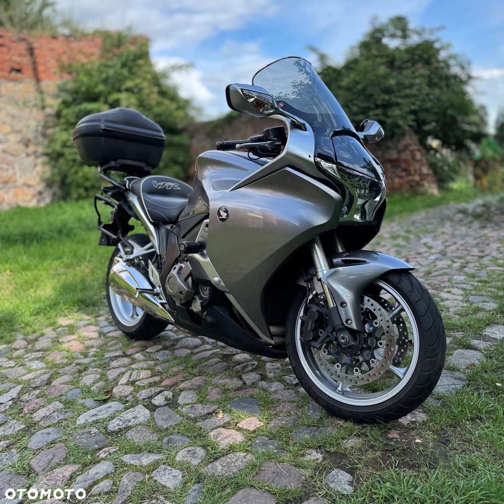 Honda VFR - 1