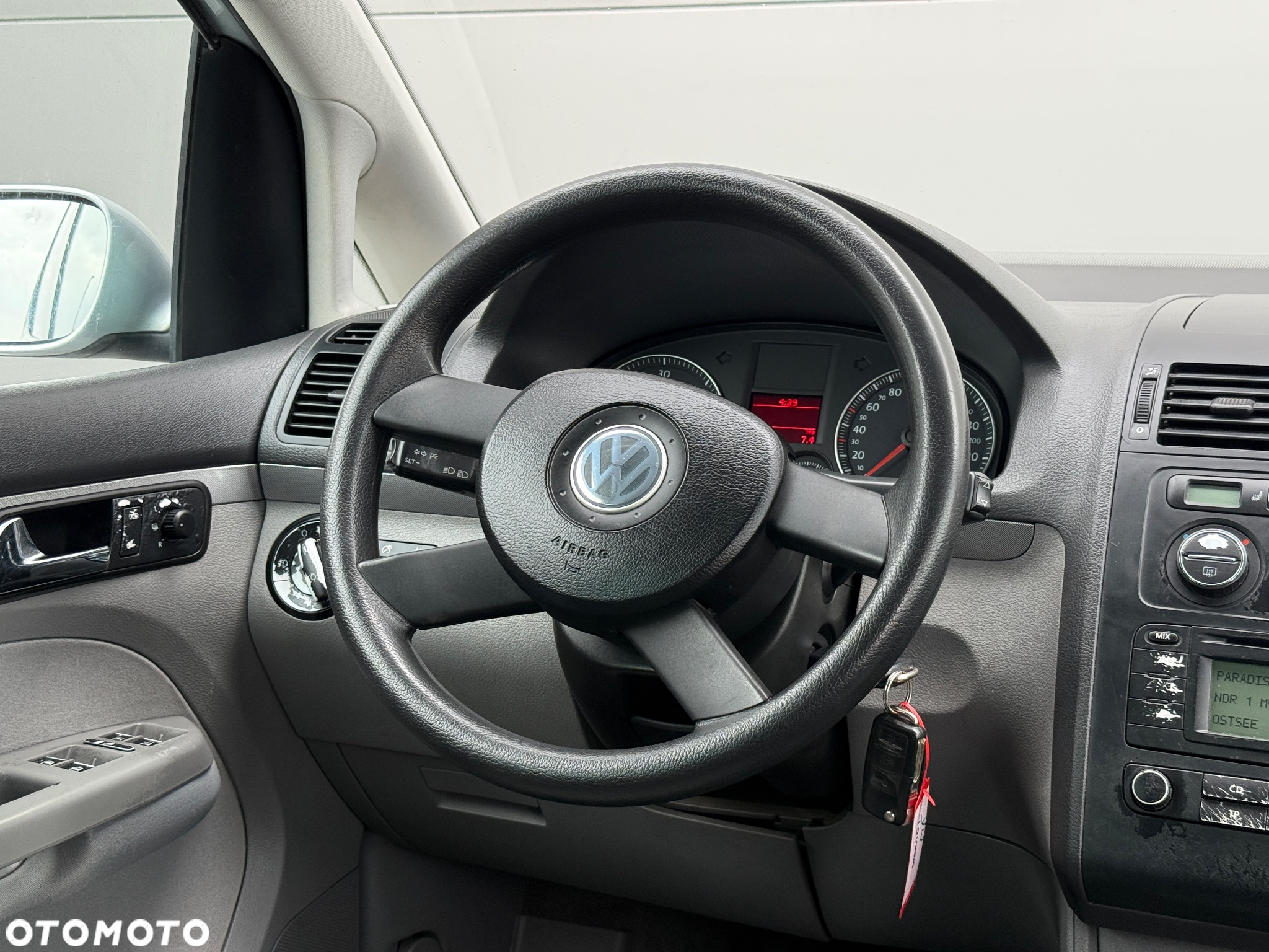 Volkswagen Touran - 12
