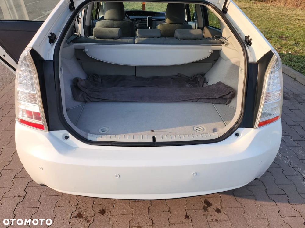 Toyota Prius 1.8 HSD Prestige - 12