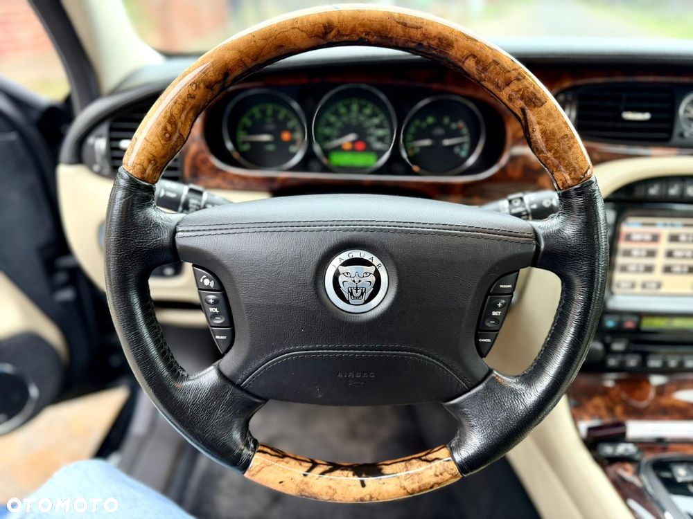 Jaguar XJ XJ8 4.2 Executive - 37