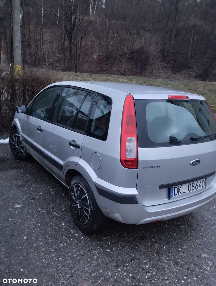 Ford Fusion - 12