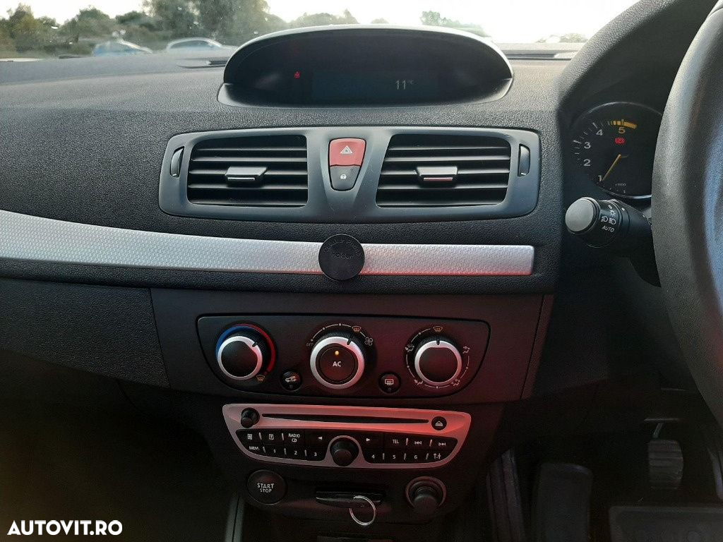 Macara geam stanga fata Renault Megane 3 2009 HATCHBACK 1.9 dCI - 9