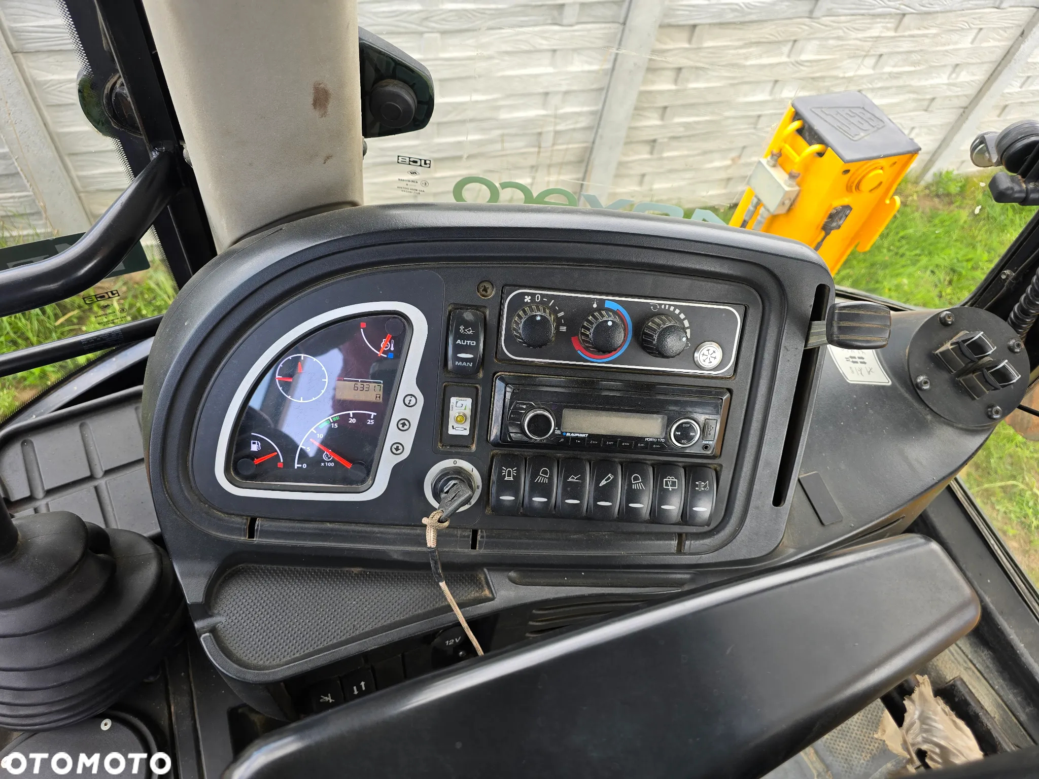 JCB - 4