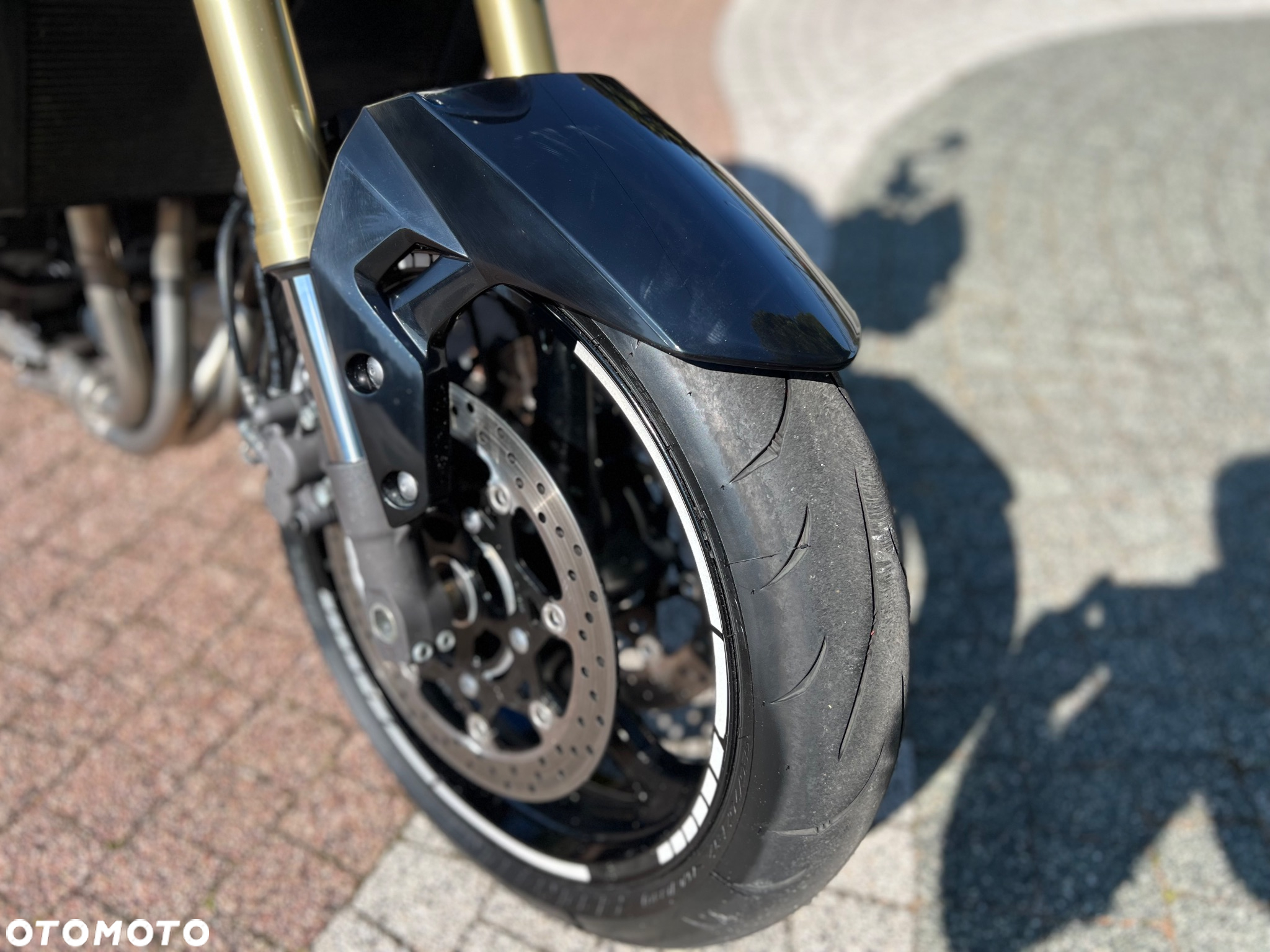 Suzuki GSR - 4