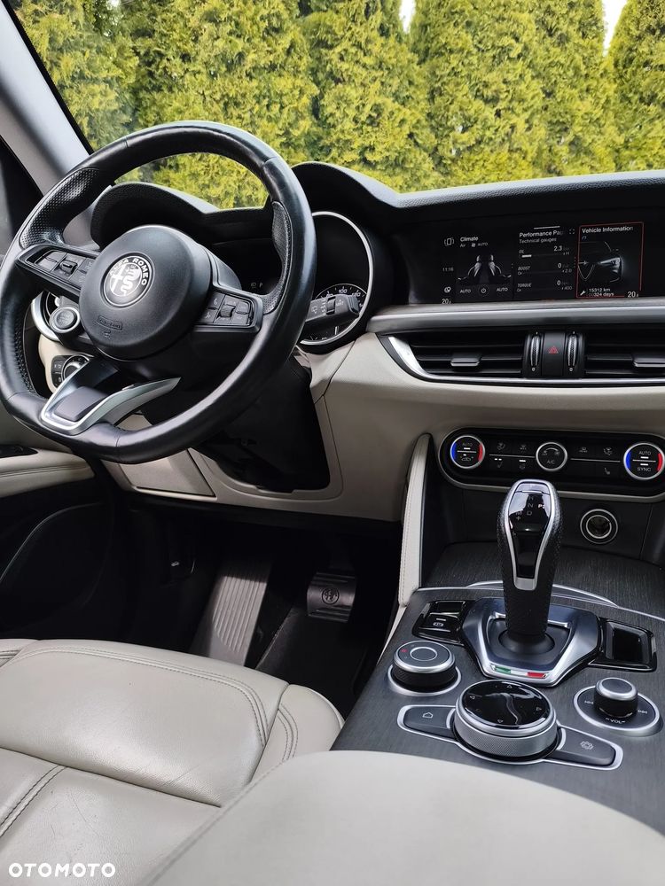 Alfa Romeo Stelvio 2.0 Turbo 16V AT8-Q4 Veloce Ti - 36