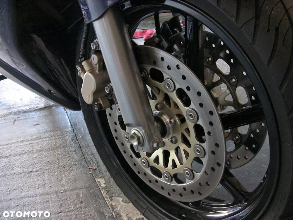 Honda VFR - 3