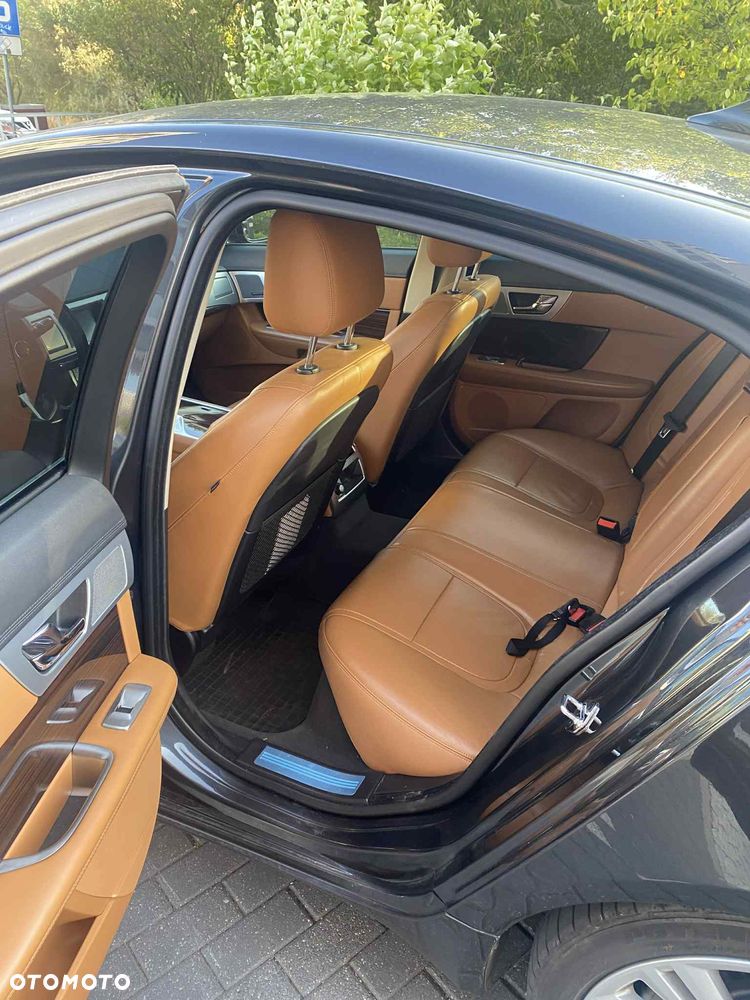 Jaguar XF 3.0 T AWD Luxury - 23