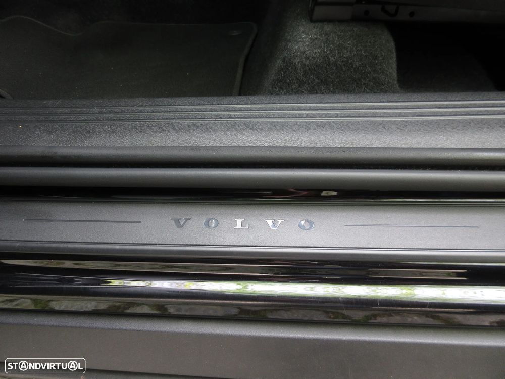 Volvo XC 40 2.0 D3 Momentum Plus Geartronic - 32