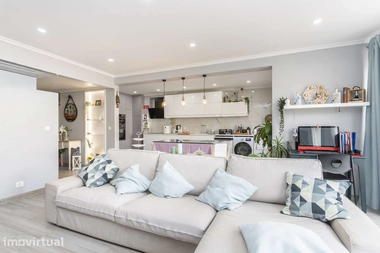 Apartamento T2 remodelado em Paio Pires com arrecadação - Grande imagem: 3/23