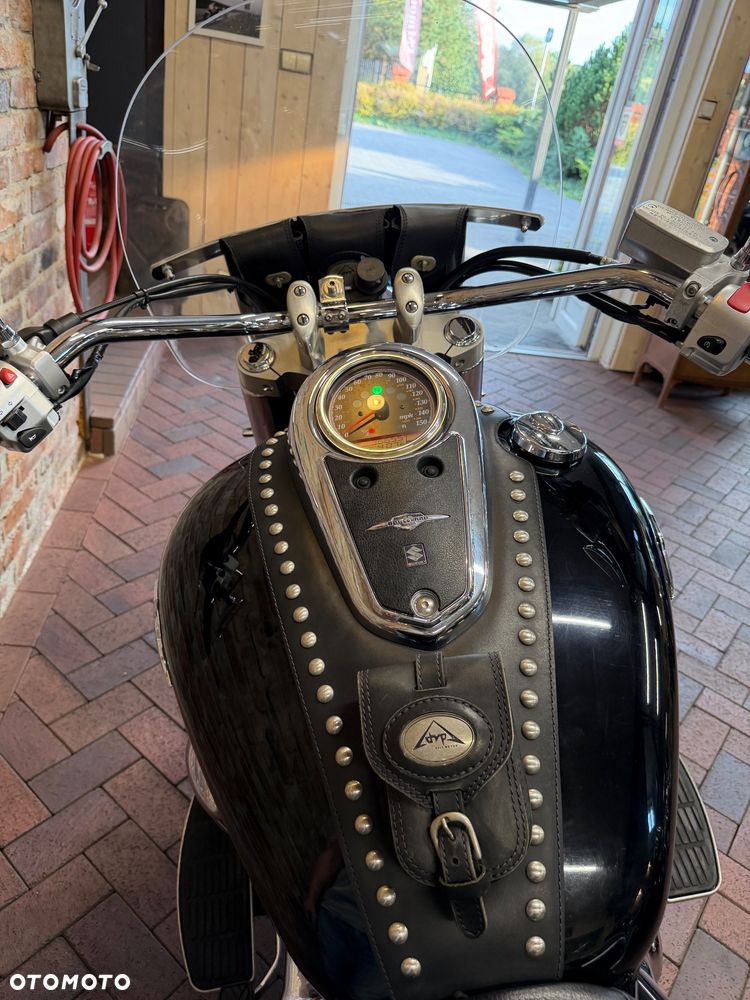 Suzuki Intruder - 12