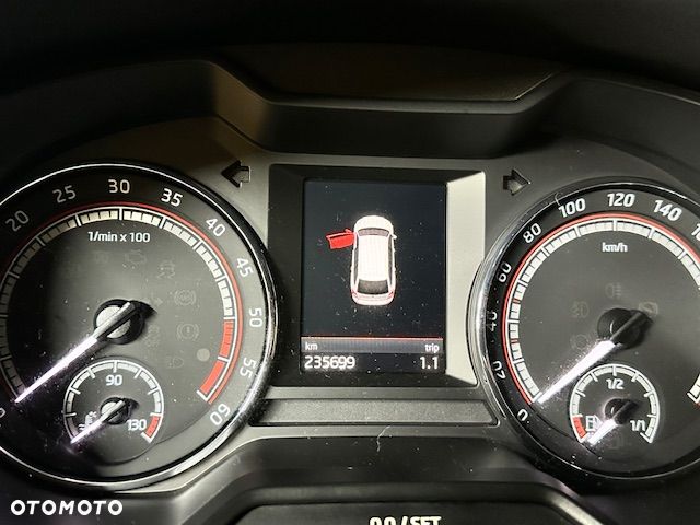 Skoda Octavia 2.0 TDI DSG RS - 29