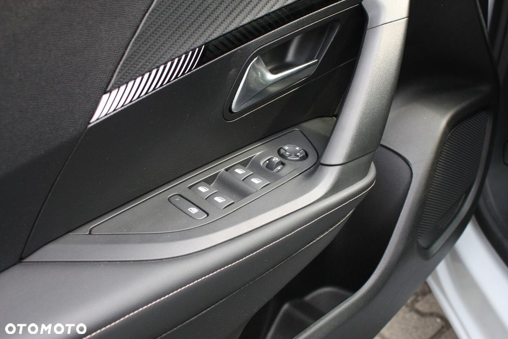 Peugeot 2008 1.2 PureTech Allure S&S EAT8 - 30