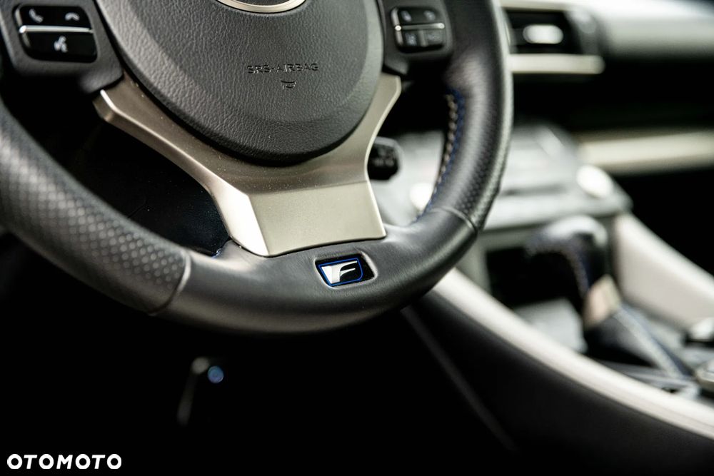Lexus RC F Prestige - 33