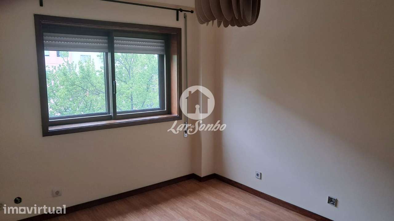Apartamento T2, na zona da Rua Costa Cabral, junto ao Metro, dispon... - Grande imagem: 4/27