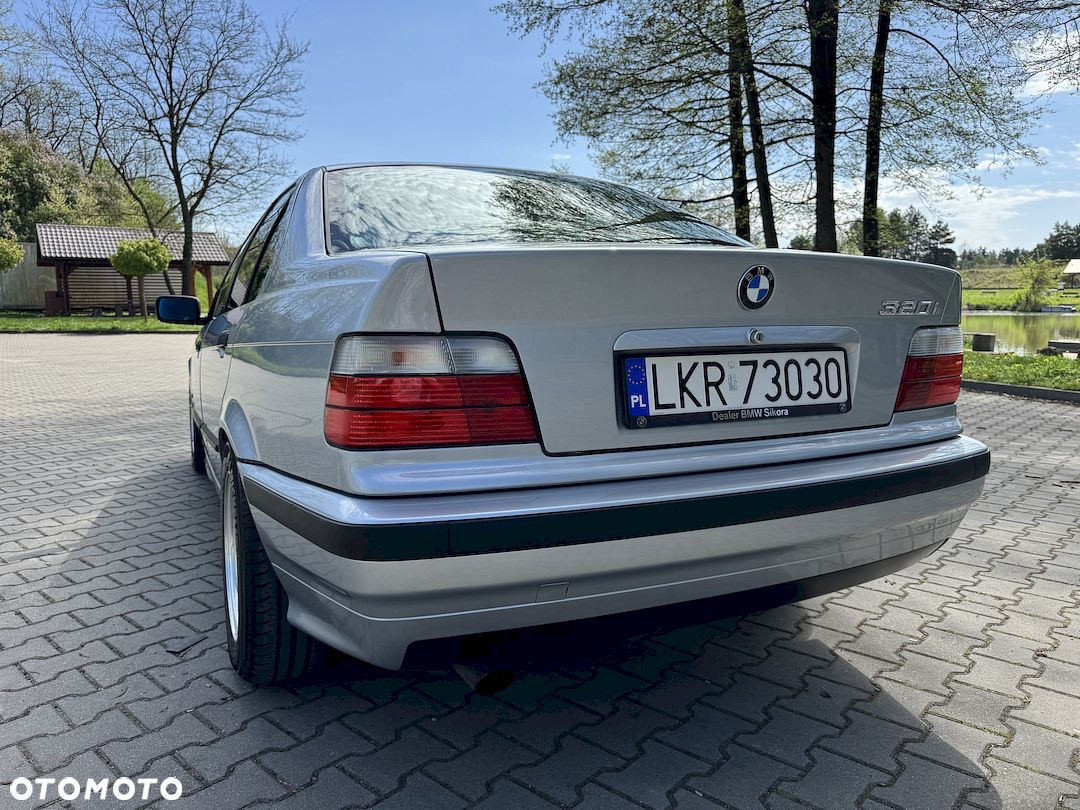 BMW Seria 3 320i - 13
