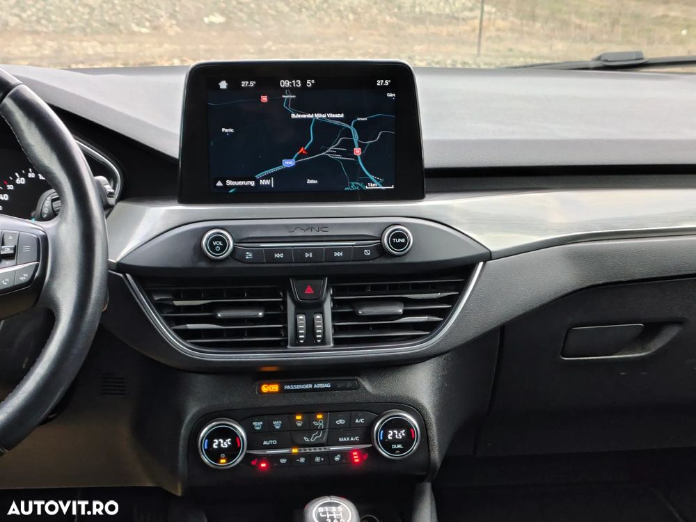 Ford Focus 1.5 EcoBlue Start-Stopp-System TITANIUM - 12