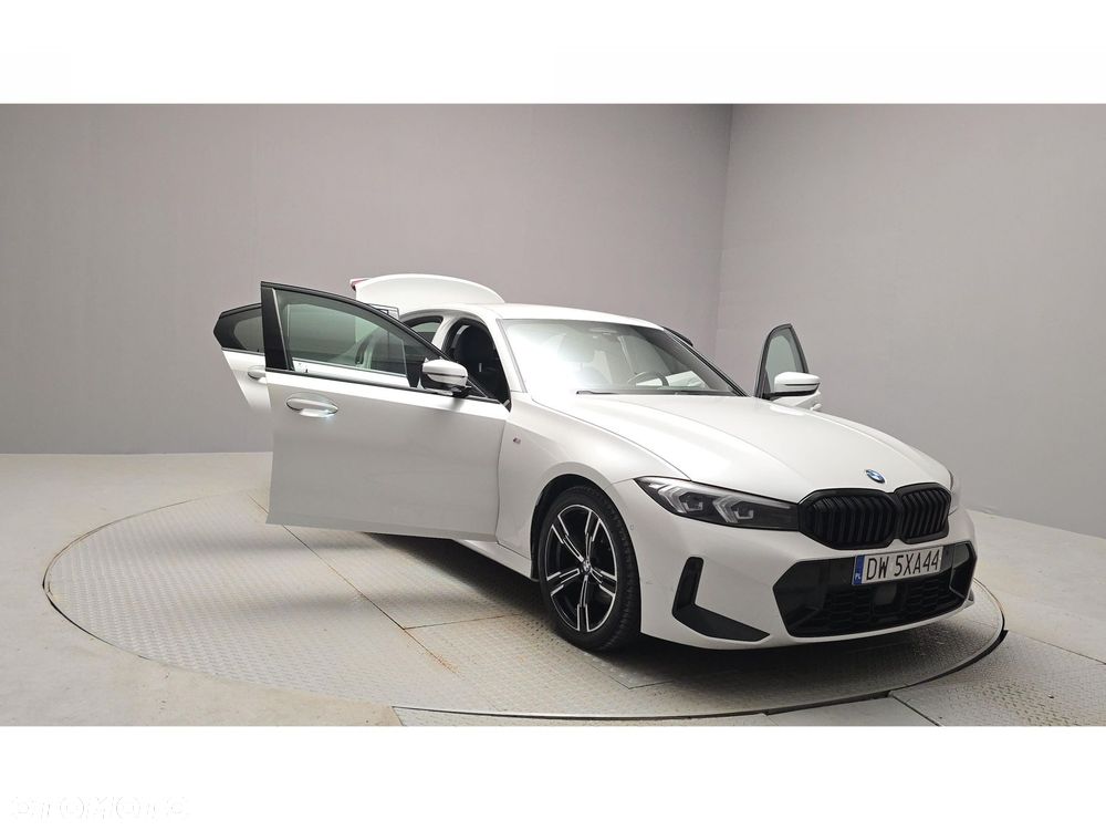 BMW Seria 3 320d xDrive M Sport - 12