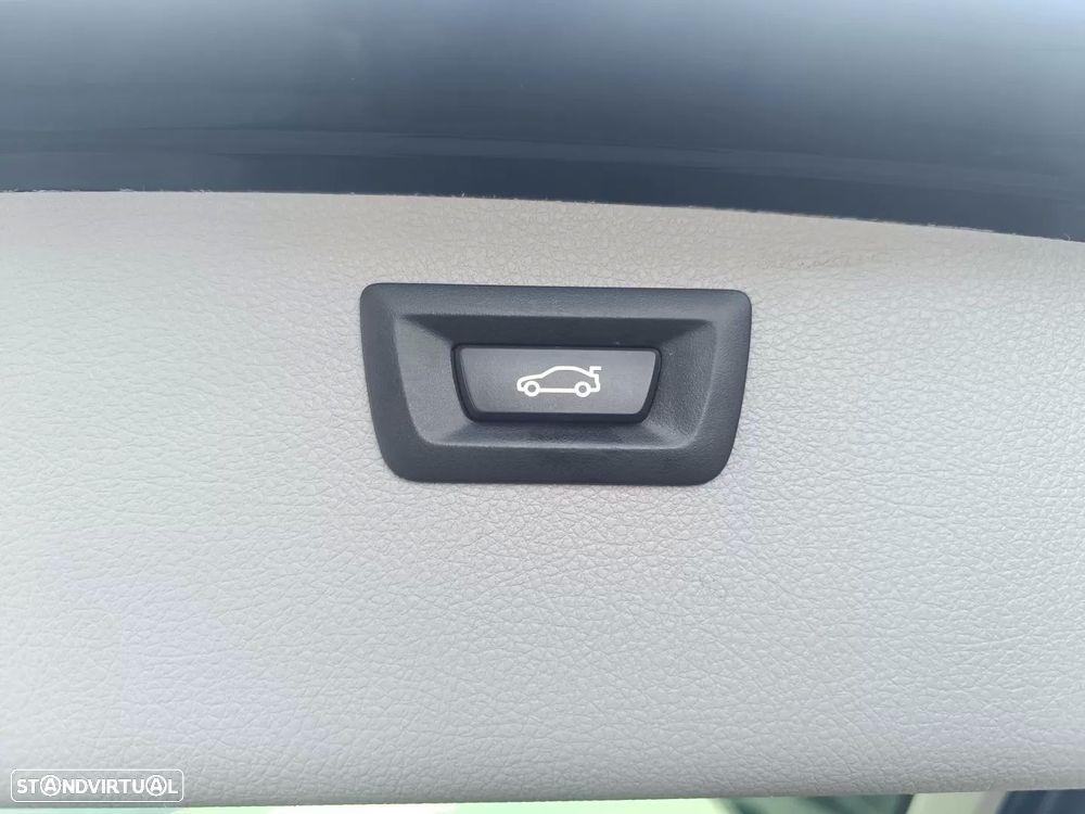 BMW 320 d Aut. Sport Line - 17