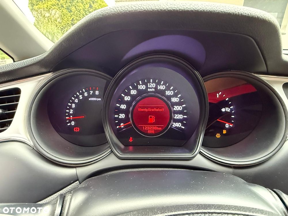 Kia Ceed - 11