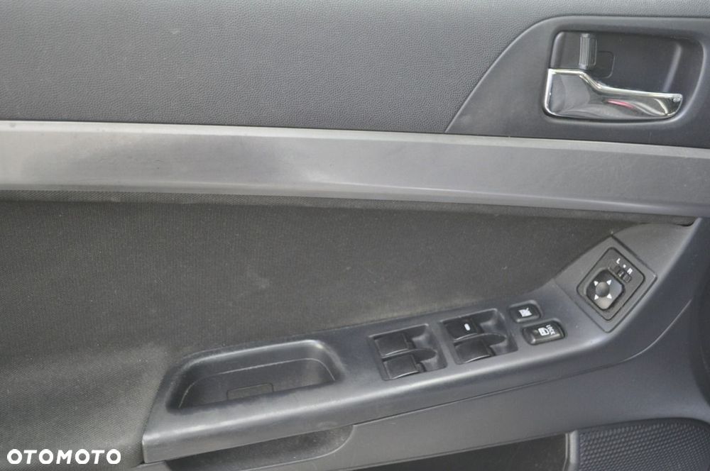 Mitsubishi Lancer - 9