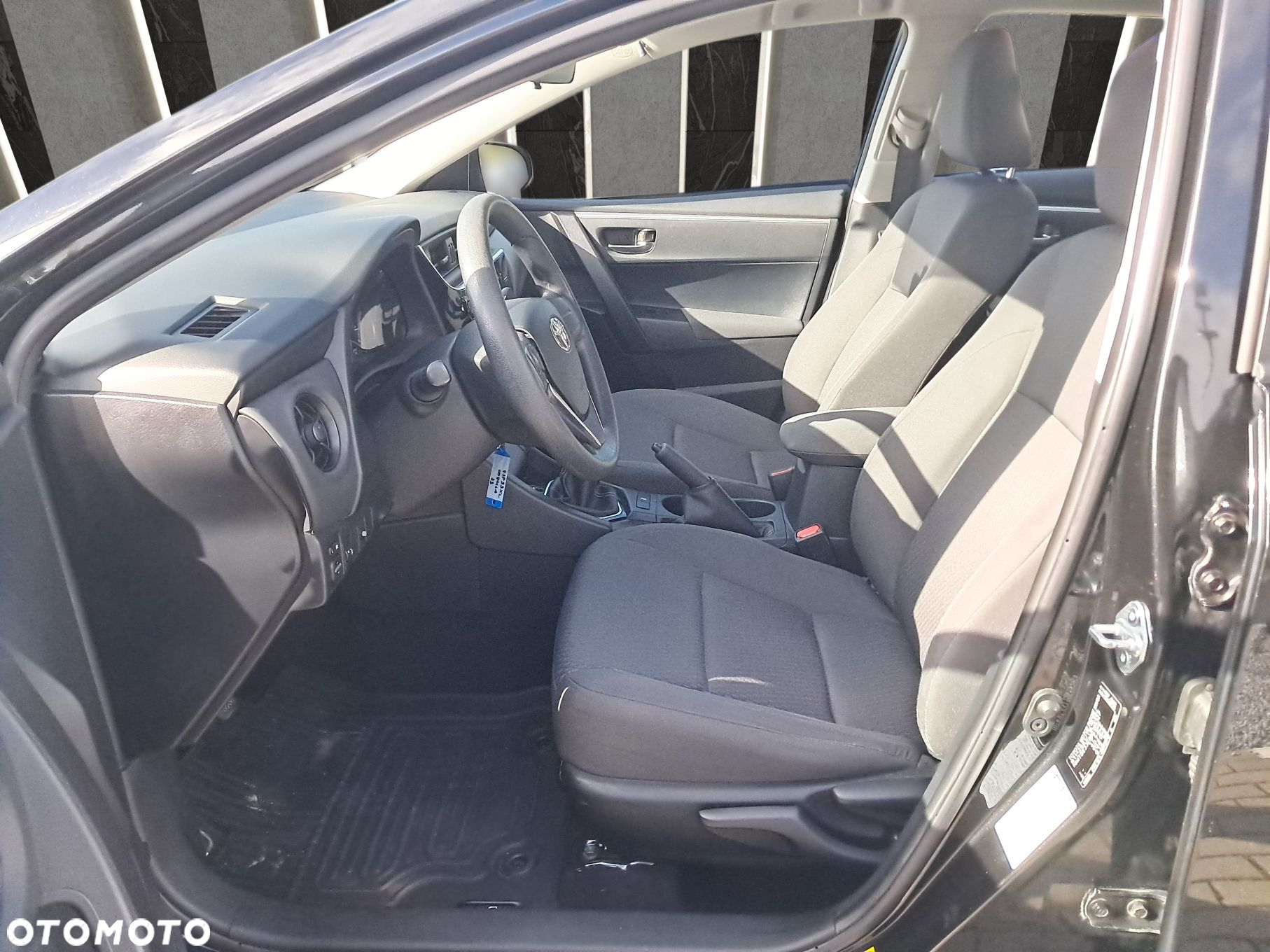 Toyota Corolla 1.6 Active EU6 - 12