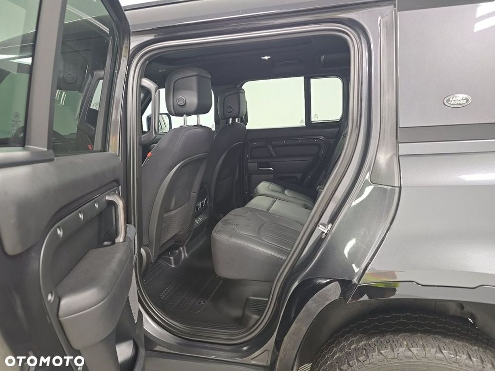 Land Rover Defender 2024