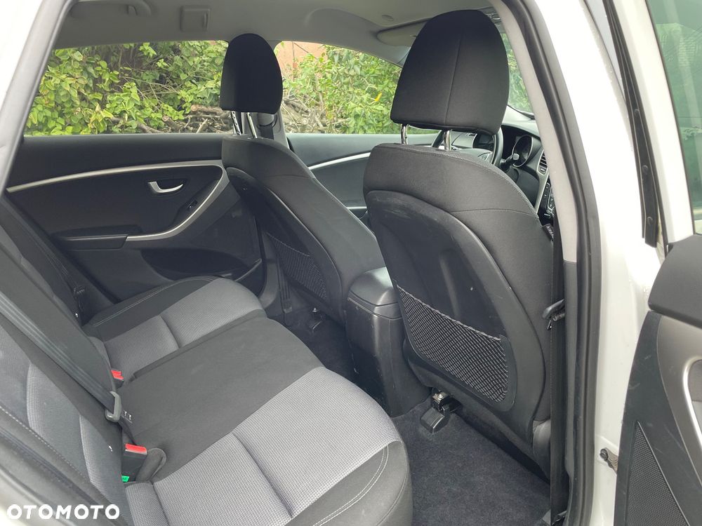 Hyundai i30 blue Kombi 1.6 CRDi Style - 24