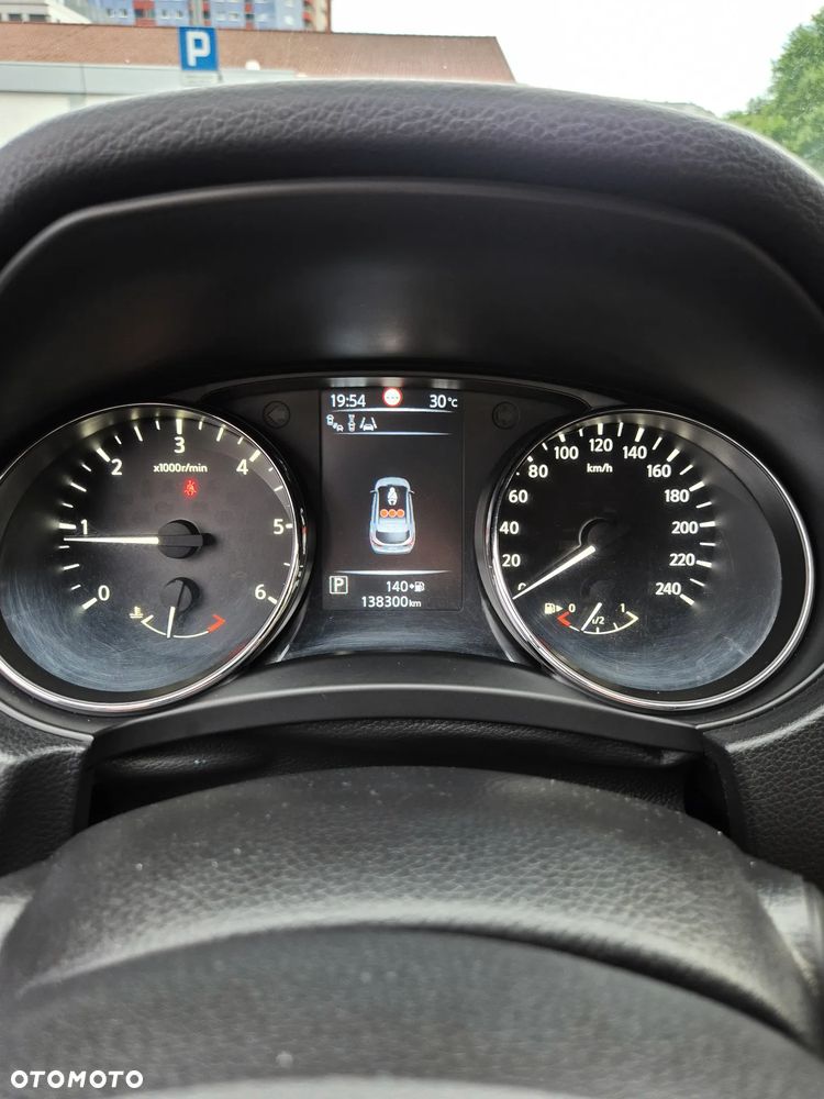 Nissan Qashqai 1.6 DCi Xtronic TEKNA - 9