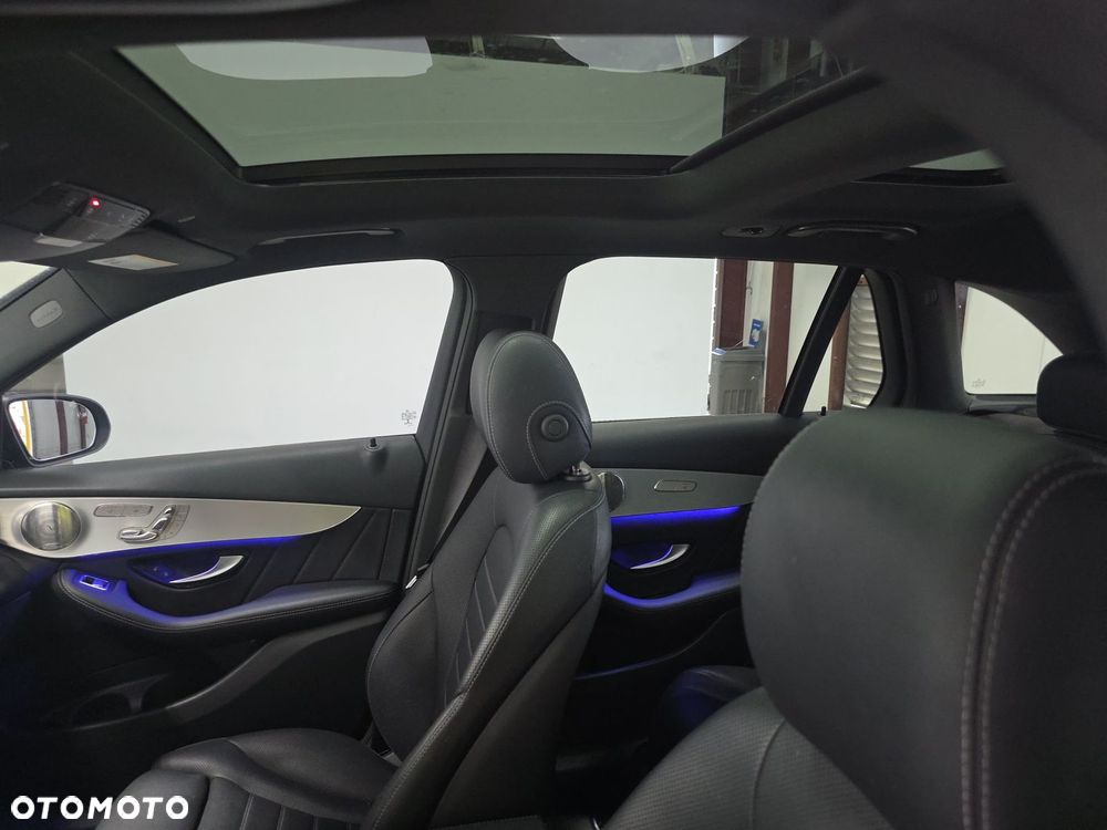 Mercedes-Benz GLC 300 4Matic 9G-TRONIC AMG Line Plus - 12